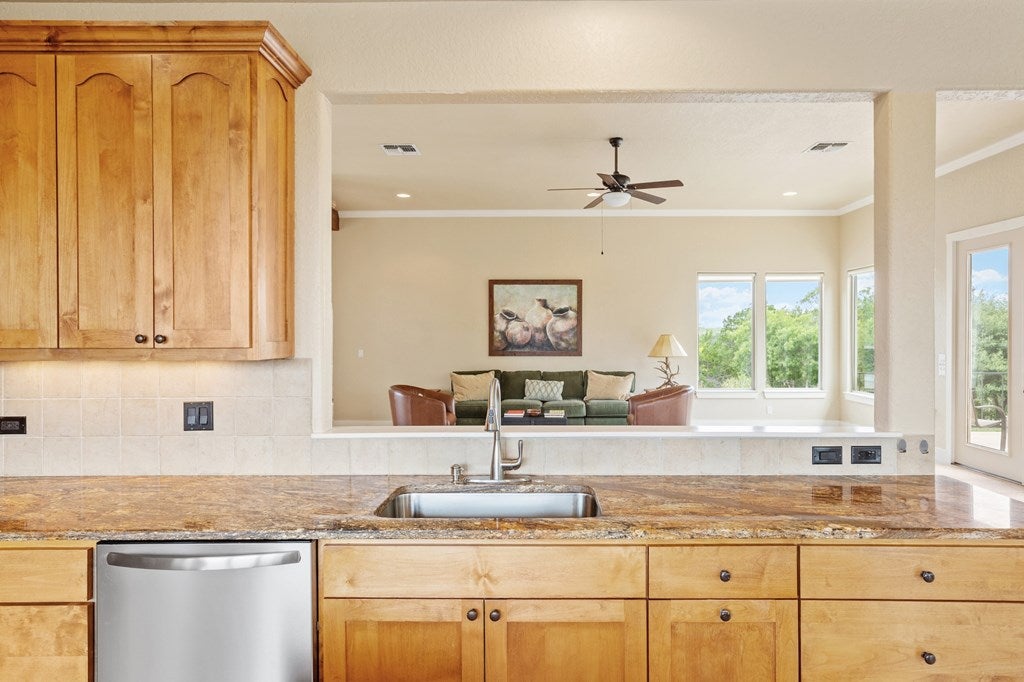 Fredericksburg, Texas, 78624, United States, 3 Bedrooms Bedrooms, ,4 BathroomsBathrooms,Residential,Active,1849215