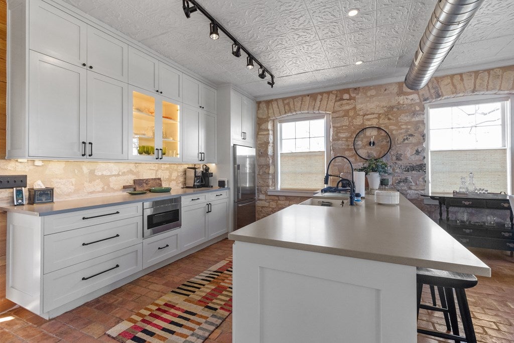 Fredericksburg, Texas, 78624, United States, ,3 BathroomsBathrooms,Residential,Active,1741571