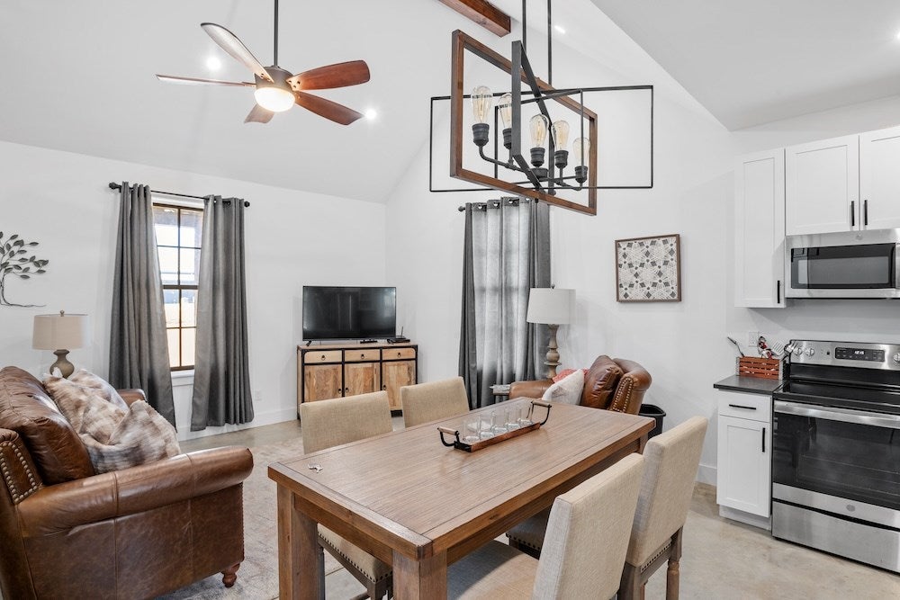 Fredericksburg, Texas, 78624, United States, 3 Bedrooms Bedrooms, ,3 BathroomsBathrooms,Residential,Active,1733951