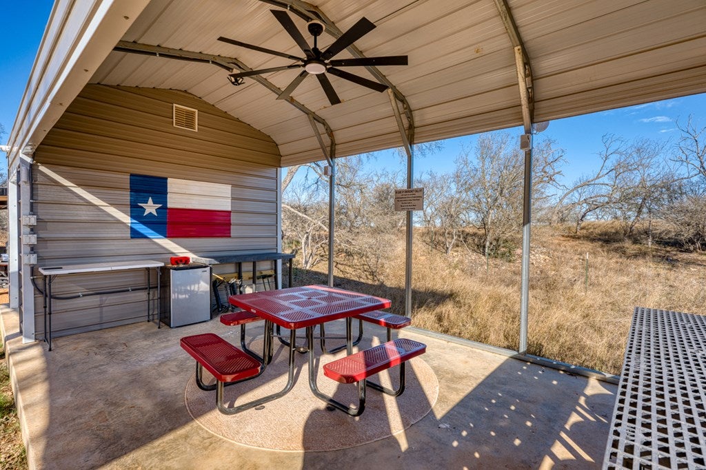 Fredericksburg, Texas, 78624, United States, 5 Bedrooms Bedrooms, ,4 BathroomsBathrooms,Residential,Active,2010212