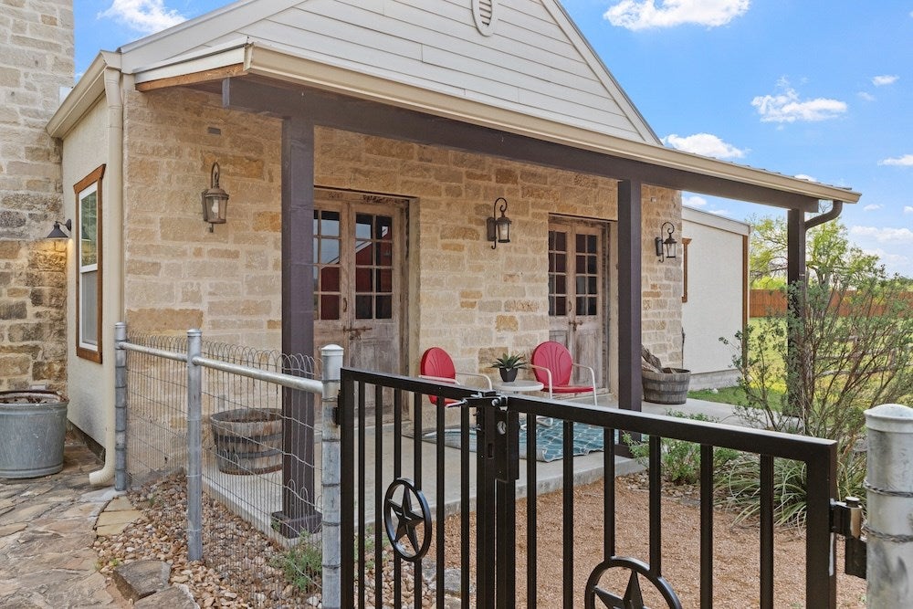 Fredericksburg, Texas, 78624, United States, ,3 BathroomsBathrooms,Residential,Active,1764458