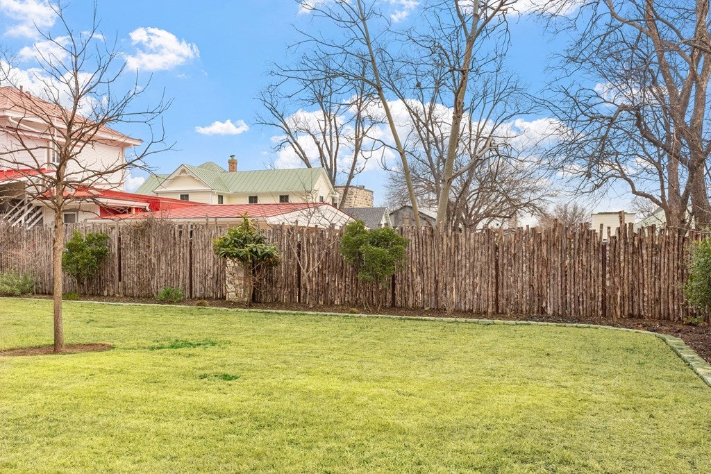 Fredericksburg, Texas, 78624, United States, ,3 BathroomsBathrooms,Residential,Active,1741571