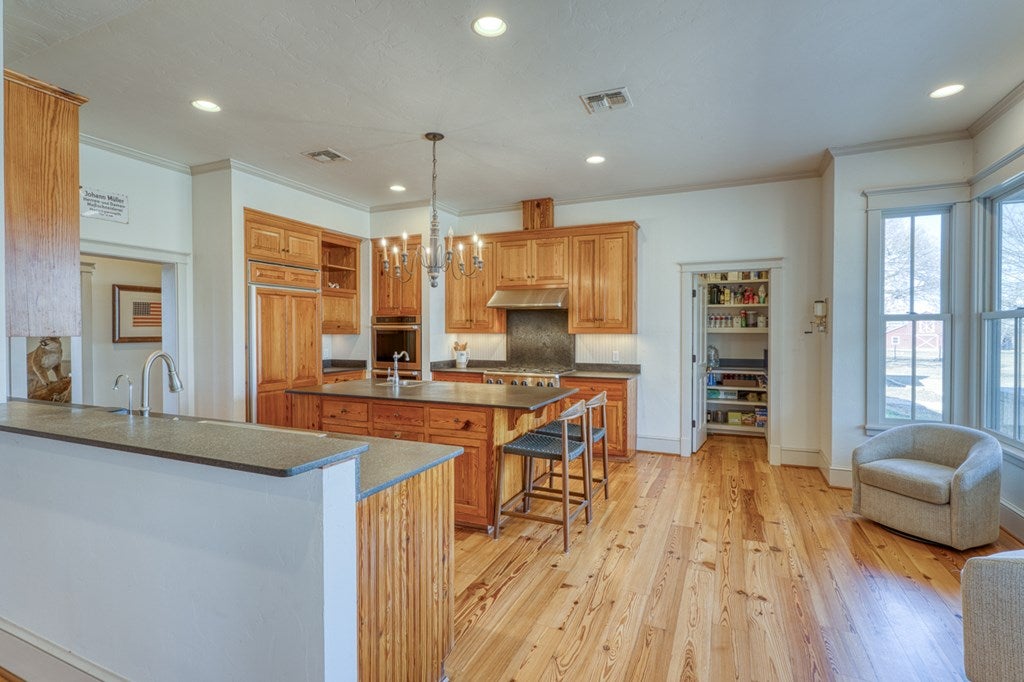 Fredericksburg, Texas, 78624, United States, 5 Bedrooms Bedrooms, ,4 BathroomsBathrooms,Residential,Active,2010212