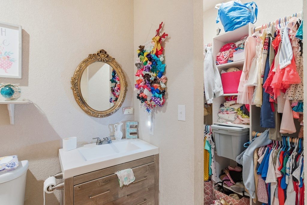 Blanco, Texas, 78606, United States, 3 Bedrooms Bedrooms, ,4 BathroomsBathrooms,Residential,Active,2017094