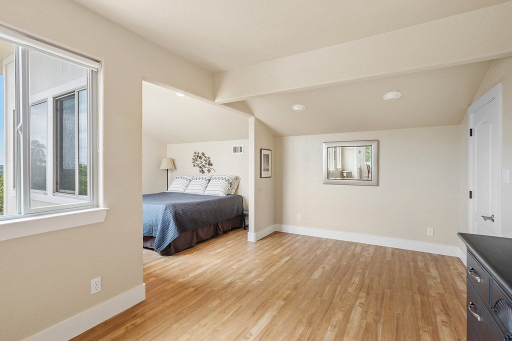 Fredericksburg, Texas, 78624, United States, 3 Bedrooms Bedrooms, ,4 BathroomsBathrooms,Residential,Active,1849215