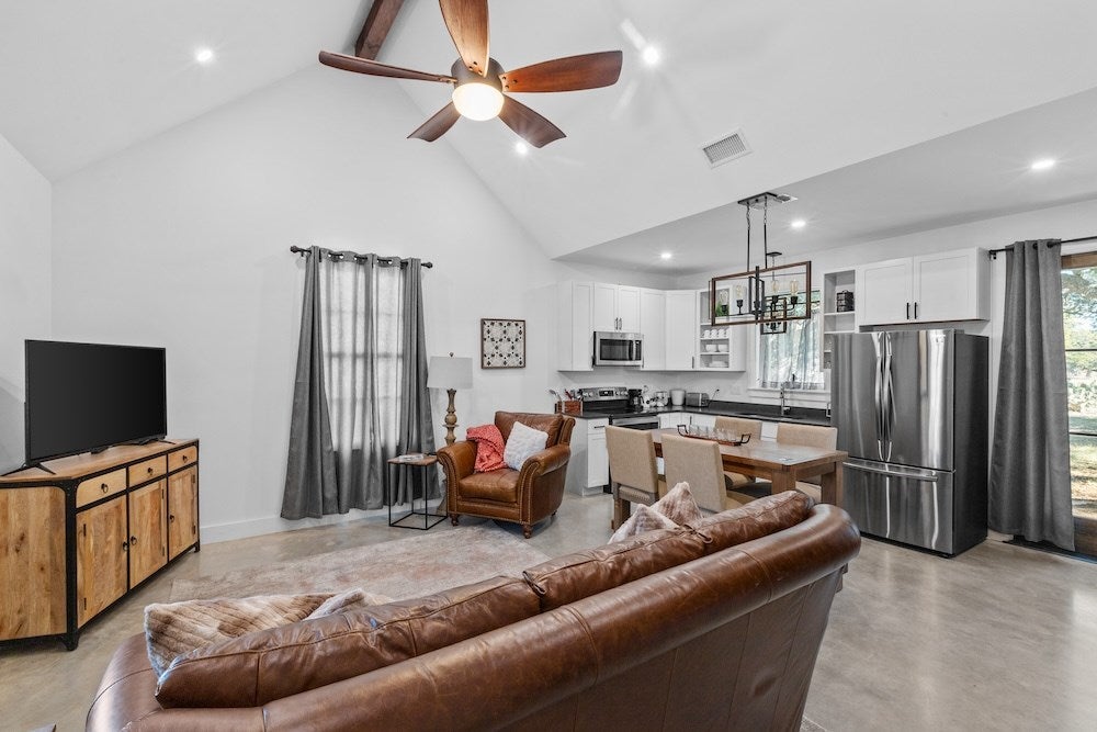 Fredericksburg, Texas, 78624, United States, 3 Bedrooms Bedrooms, ,3 BathroomsBathrooms,Residential,Active,1733951
