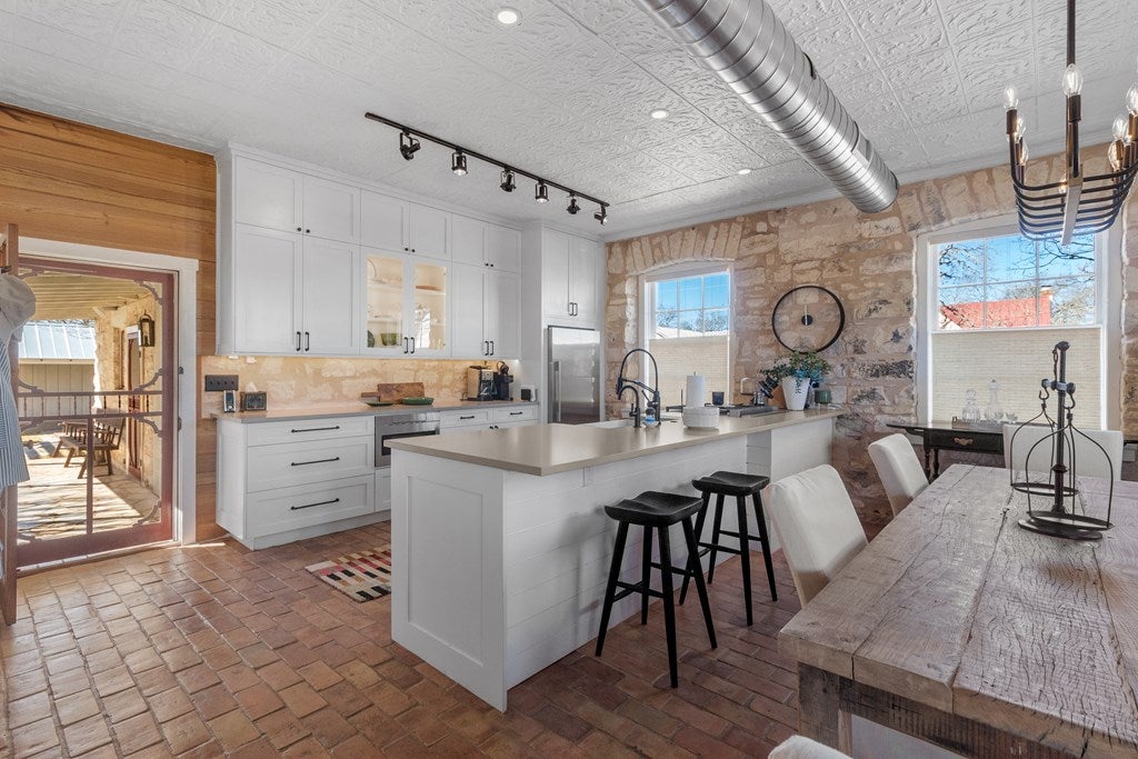 Fredericksburg, Texas, 78624, United States, ,3 BathroomsBathrooms,Residential,Active,1741571