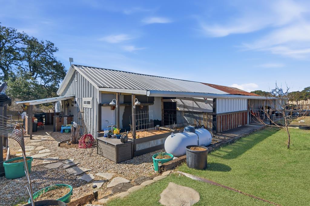 Blanco, Texas, 78606, United States, 3 Bedrooms Bedrooms, ,4 BathroomsBathrooms,Residential,Active,2017094