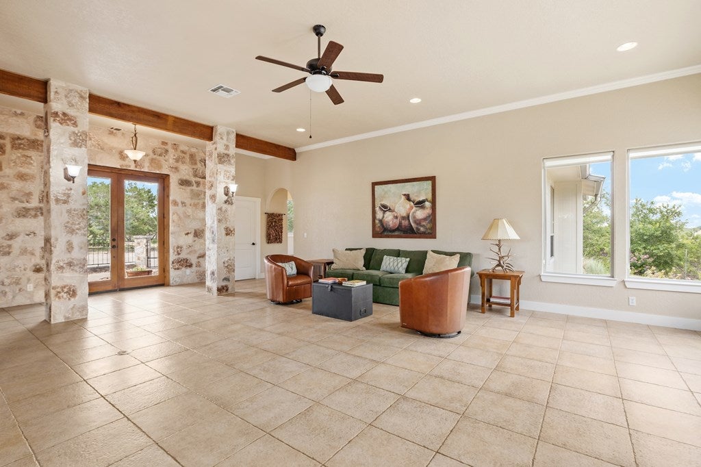 Fredericksburg, Texas, 78624, United States, 3 Bedrooms Bedrooms, ,4 BathroomsBathrooms,Residential,Active,1849215