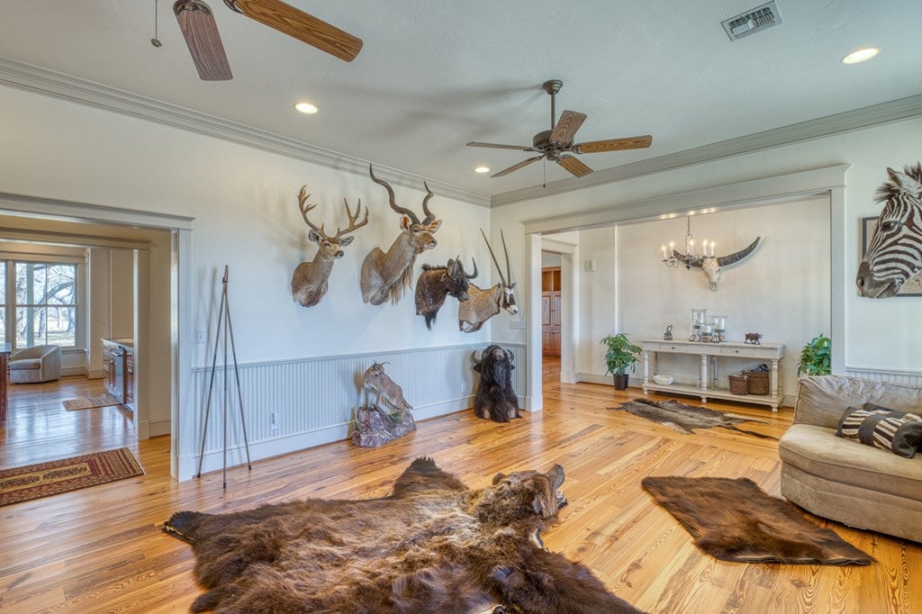 Fredericksburg, Texas, 78624, United States, 5 Bedrooms Bedrooms, ,4 BathroomsBathrooms,Residential,Active,2010212