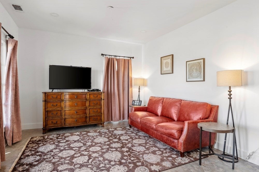Fredericksburg, Texas, 78624, United States, 3 Bedrooms Bedrooms, ,4 BathroomsBathrooms,Residential,Active,1741684