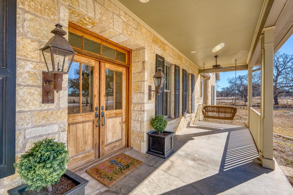 Fredericksburg, Texas, 78624, United States, 5 Bedrooms Bedrooms, ,4 BathroomsBathrooms,Residential,Active,2010212