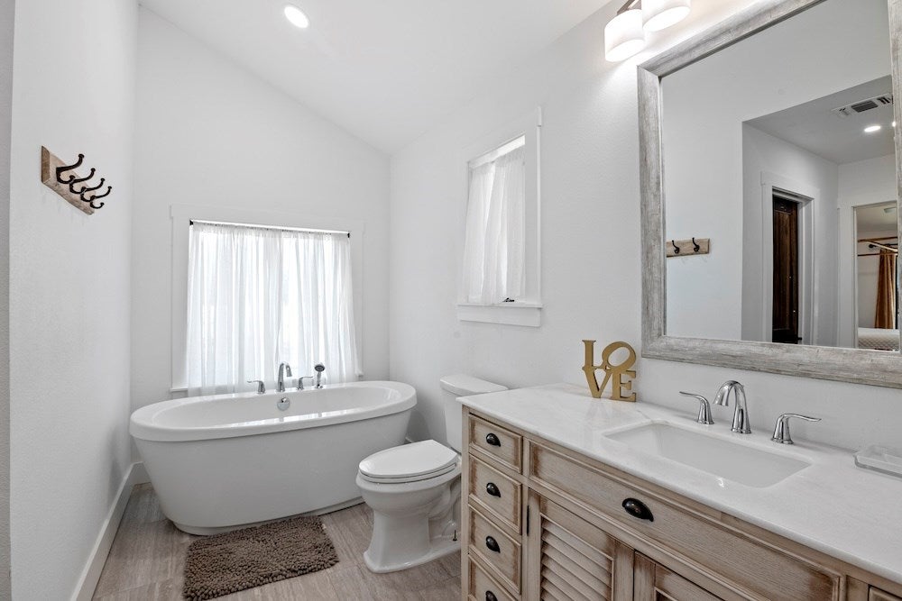 Fredericksburg, Texas, 78624, United States, 3 Bedrooms Bedrooms, ,3 BathroomsBathrooms,Residential,Active,1733951