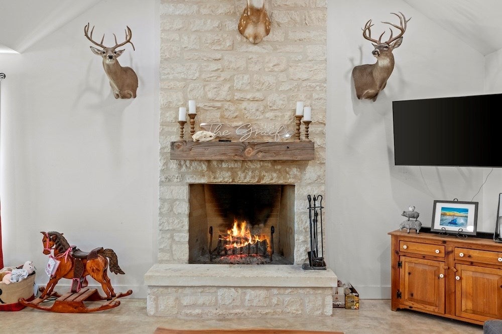 Fredericksburg, Texas, 78624, United States, 3 Bedrooms Bedrooms, ,4 BathroomsBathrooms,Residential,Active,1741684