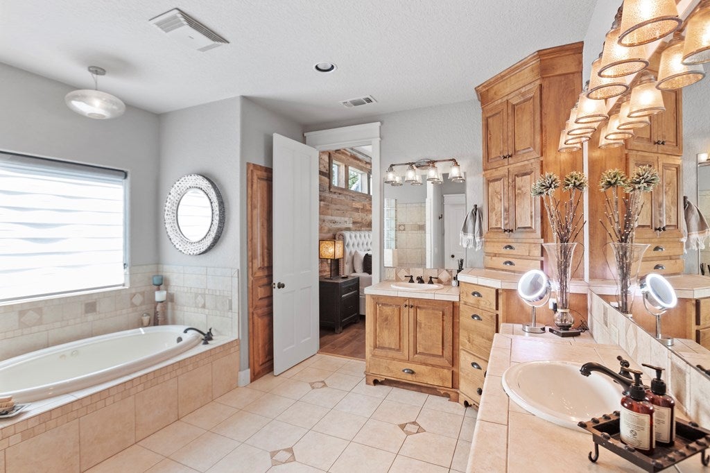 Boerne, Texas, 78006, United States, 3 Bedrooms Bedrooms, ,3 BathroomsBathrooms,Residential,Active,1945311