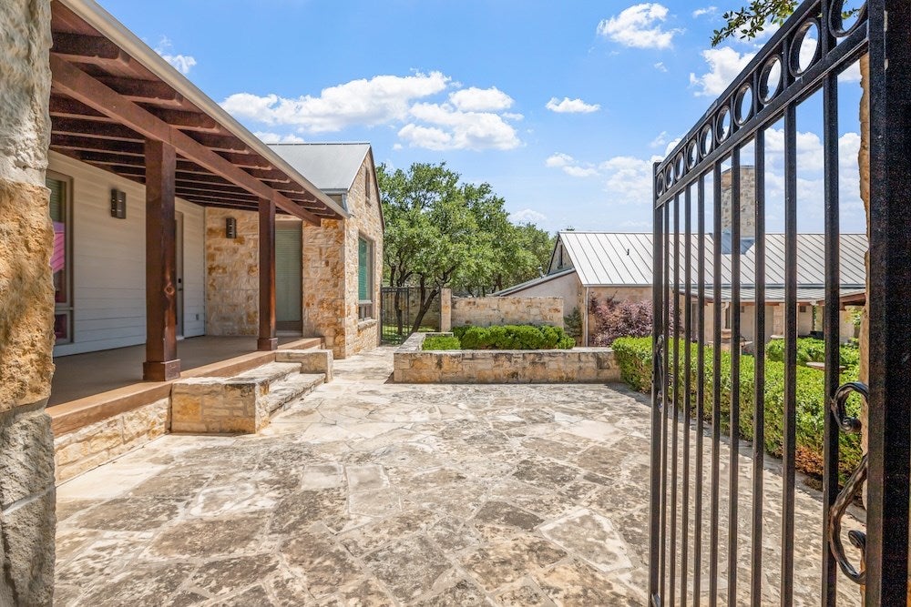 Fredericksburg, Texas, 78624, United States, 3 Bedrooms Bedrooms, ,5 BathroomsBathrooms,Residential,Active,1820474