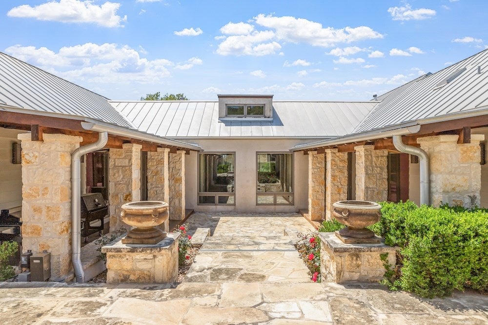 Fredericksburg, Texas, 78624, United States, 3 Bedrooms Bedrooms, ,5 BathroomsBathrooms,Residential,Active,1820474