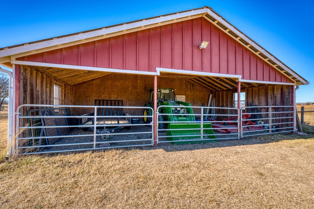Fredericksburg, Texas, 78624, United States, 5 Bedrooms Bedrooms, ,4 BathroomsBathrooms,Residential,Active,2010212