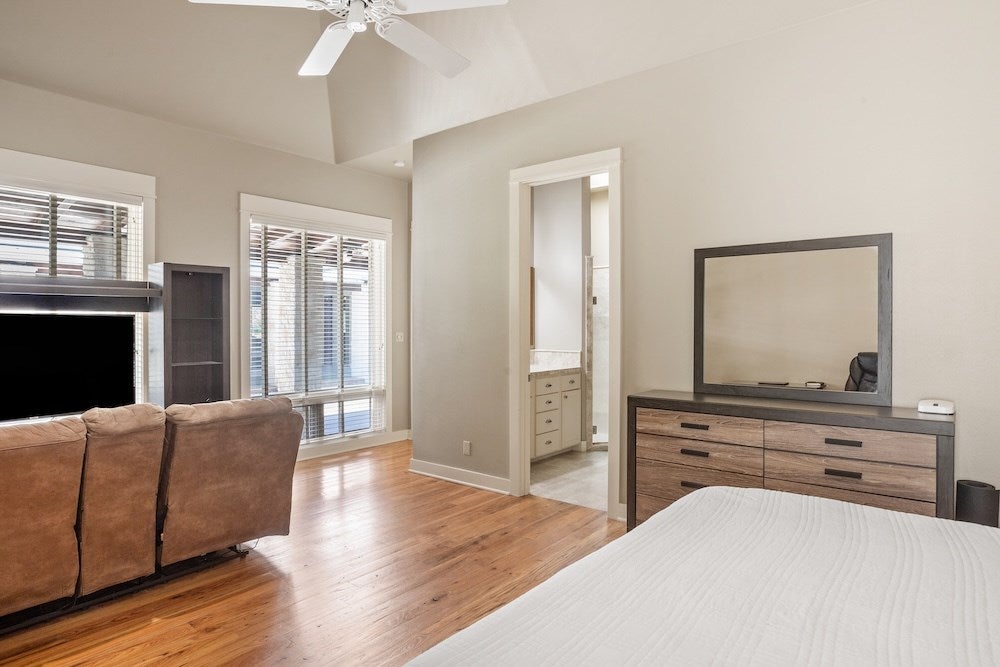 Fredericksburg, Texas, 78624, United States, 3 Bedrooms Bedrooms, ,5 BathroomsBathrooms,Residential,Active,1820474