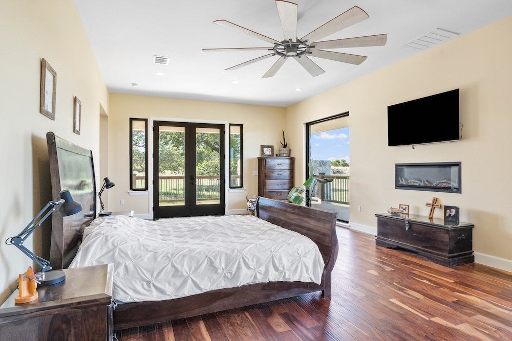 Fredericksburg, Texas, 78624, United States, 2 Bedrooms Bedrooms, ,3 BathroomsBathrooms,Residential,Active,1798077