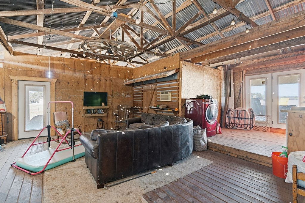 Blanco, Texas, 78606, United States, 3 Bedrooms Bedrooms, ,4 BathroomsBathrooms,Residential,Active,2017094