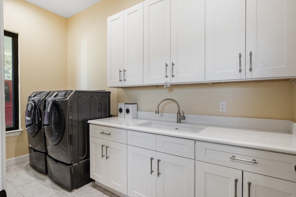 Fredericksburg, Texas, 78624, United States, 2 Bedrooms Bedrooms, ,3 BathroomsBathrooms,Residential,Active,1798077
