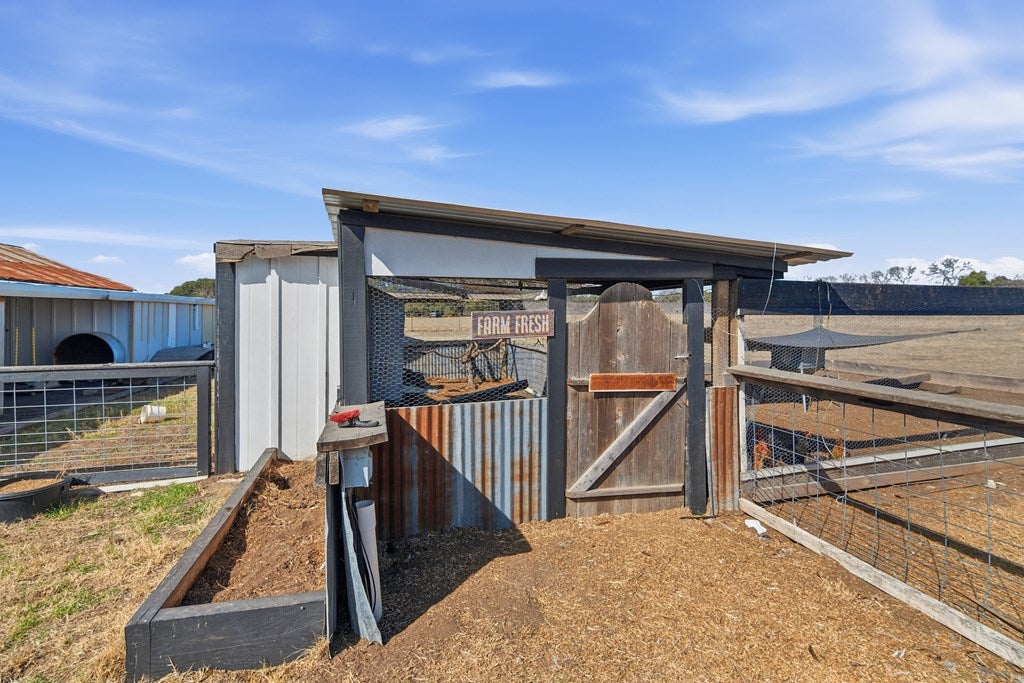 Blanco, Texas, 78606, United States, 3 Bedrooms Bedrooms, ,4 BathroomsBathrooms,Residential,Active,2017094