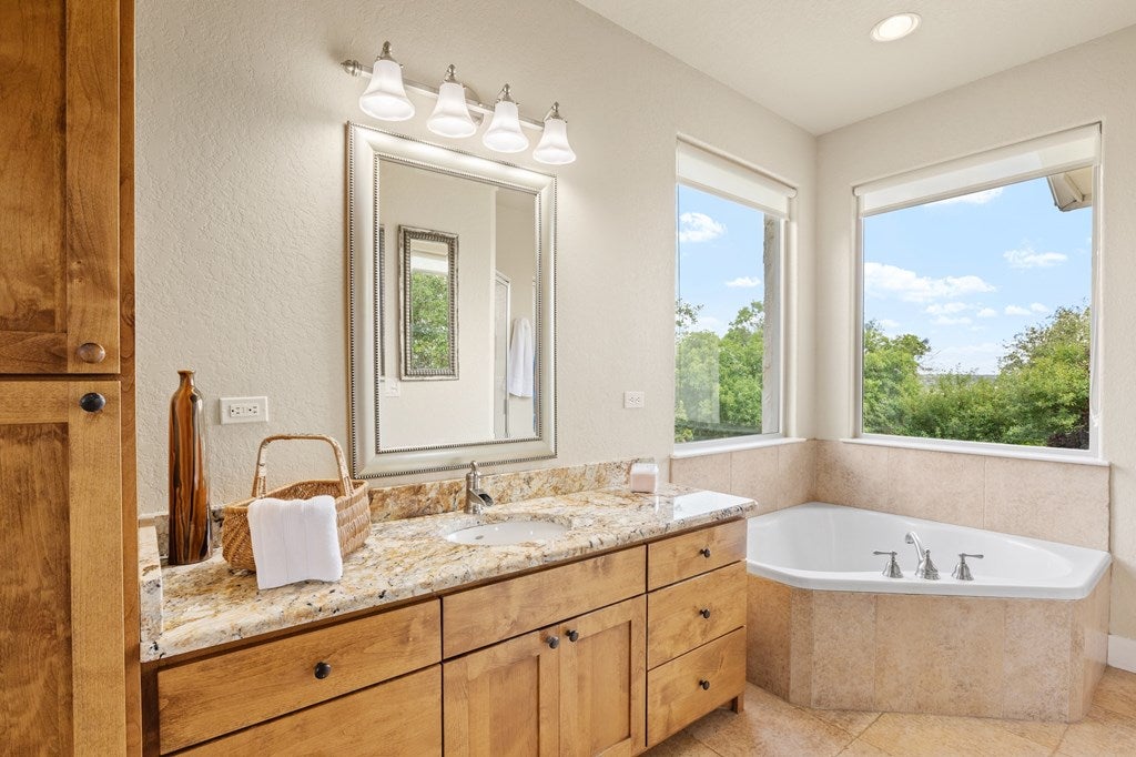 Fredericksburg, Texas, 78624, United States, 3 Bedrooms Bedrooms, ,4 BathroomsBathrooms,Residential,Active,1849215