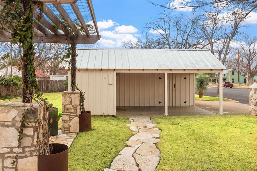 Fredericksburg, Texas, 78624, United States, ,3 BathroomsBathrooms,Residential,Active,1741571