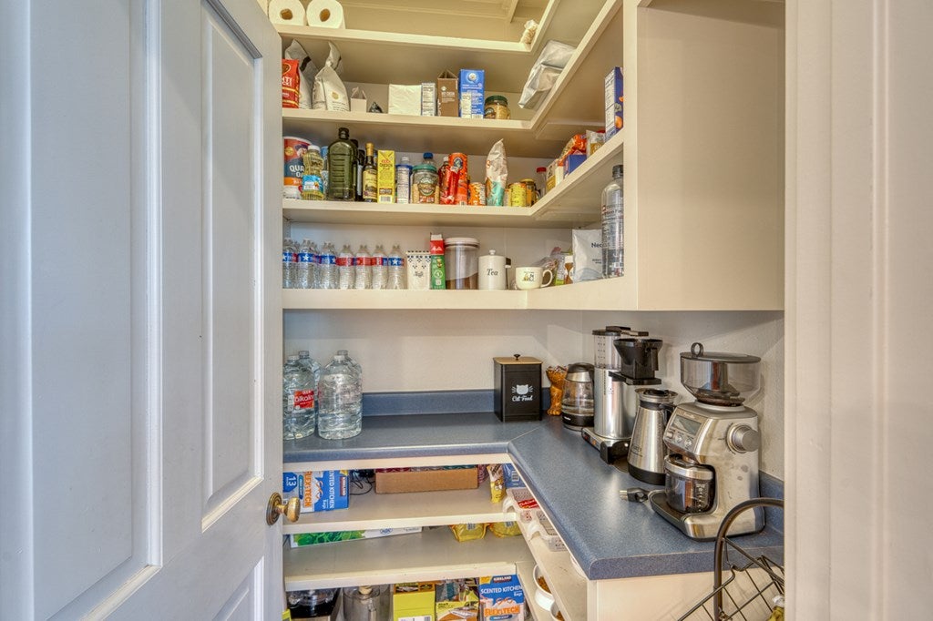 Fredericksburg, Texas, 78624, United States, 5 Bedrooms Bedrooms, ,4 BathroomsBathrooms,Residential,Active,2010212