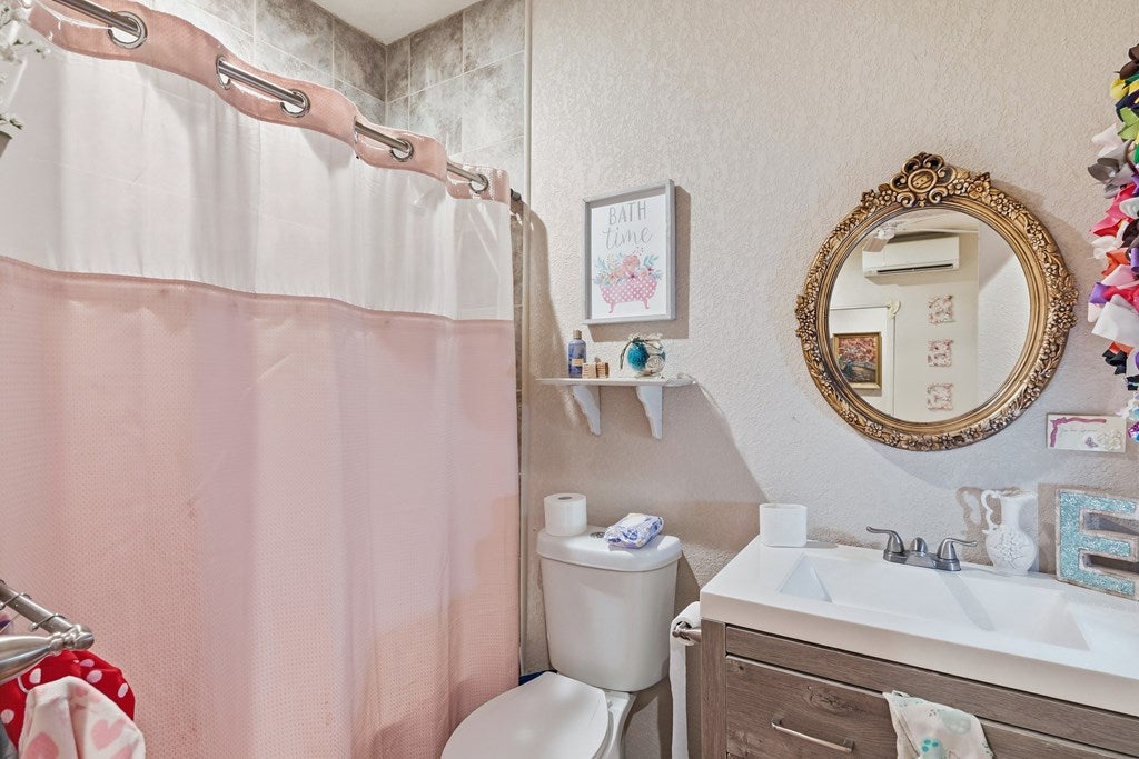 Blanco, Texas, 78606, United States, 3 Bedrooms Bedrooms, ,4 BathroomsBathrooms,Residential,Active,2017094