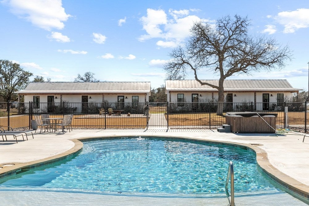 Fredericksburg, Texas, 78624, United States, 3 Bedrooms Bedrooms, ,3 BathroomsBathrooms,Residential,Active,1733951