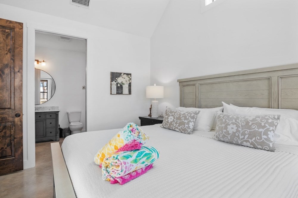 Fredericksburg, Texas, 78624, United States, 3 Bedrooms Bedrooms, ,3 BathroomsBathrooms,Residential,Active,1733951