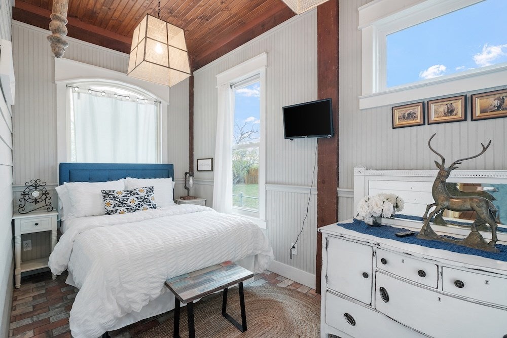 Fredericksburg, Texas, 78624, United States, ,3 BathroomsBathrooms,Residential,Active,1764458