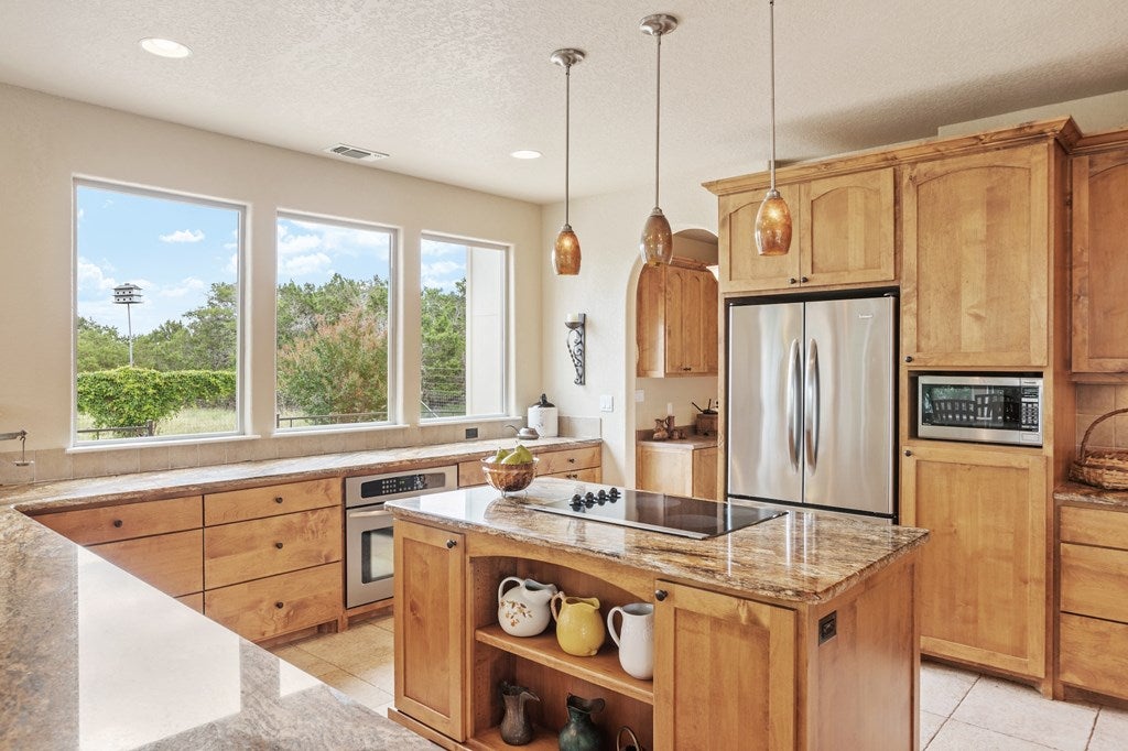 Fredericksburg, Texas, 78624, United States, 3 Bedrooms Bedrooms, ,4 BathroomsBathrooms,Residential,Active,1849215