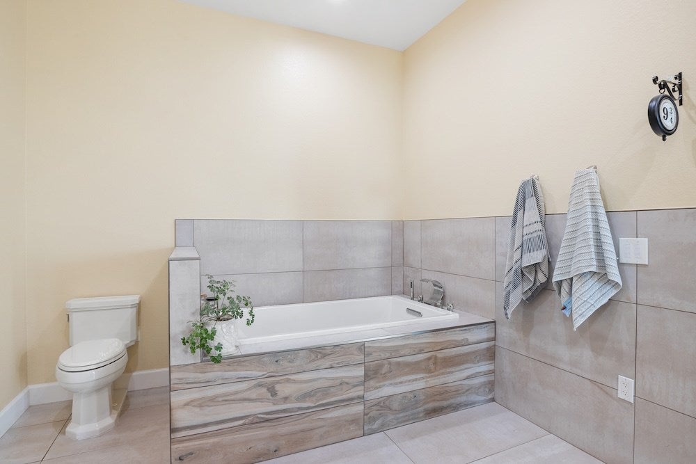 Fredericksburg, Texas, 78624, United States, 2 Bedrooms Bedrooms, ,3 BathroomsBathrooms,Residential,Active,1798077