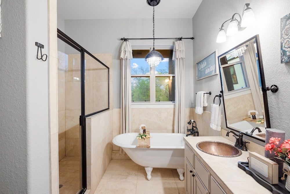 Fredericksburg, Texas, 78624, United States, ,3 BathroomsBathrooms,Residential,Active,1764458