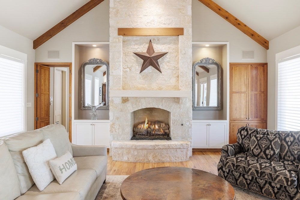 Fredericksburg, Texas, 78624, United States, 3 Bedrooms Bedrooms, ,5 BathroomsBathrooms,Residential,Active,1820474