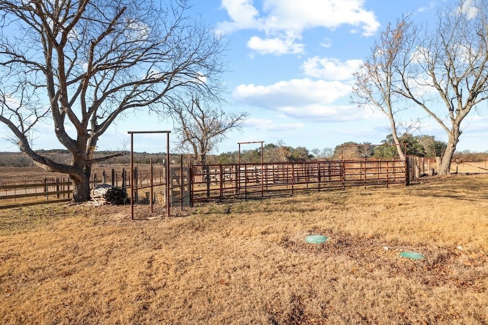 Fredericksburg, Texas, 78624, United States, 3 Bedrooms Bedrooms, ,4 BathroomsBathrooms,Residential,Active,1741684