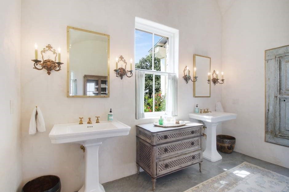 Fredericksburg, Texas, 78624, United States, 3 Bedrooms Bedrooms, ,4 BathroomsBathrooms,Residential,Active,1992222