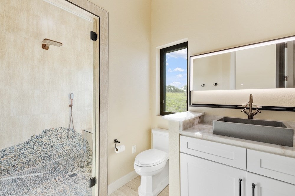 Fredericksburg, Texas, 78624, United States, 2 Bedrooms Bedrooms, ,3 BathroomsBathrooms,Residential,Active,1798077