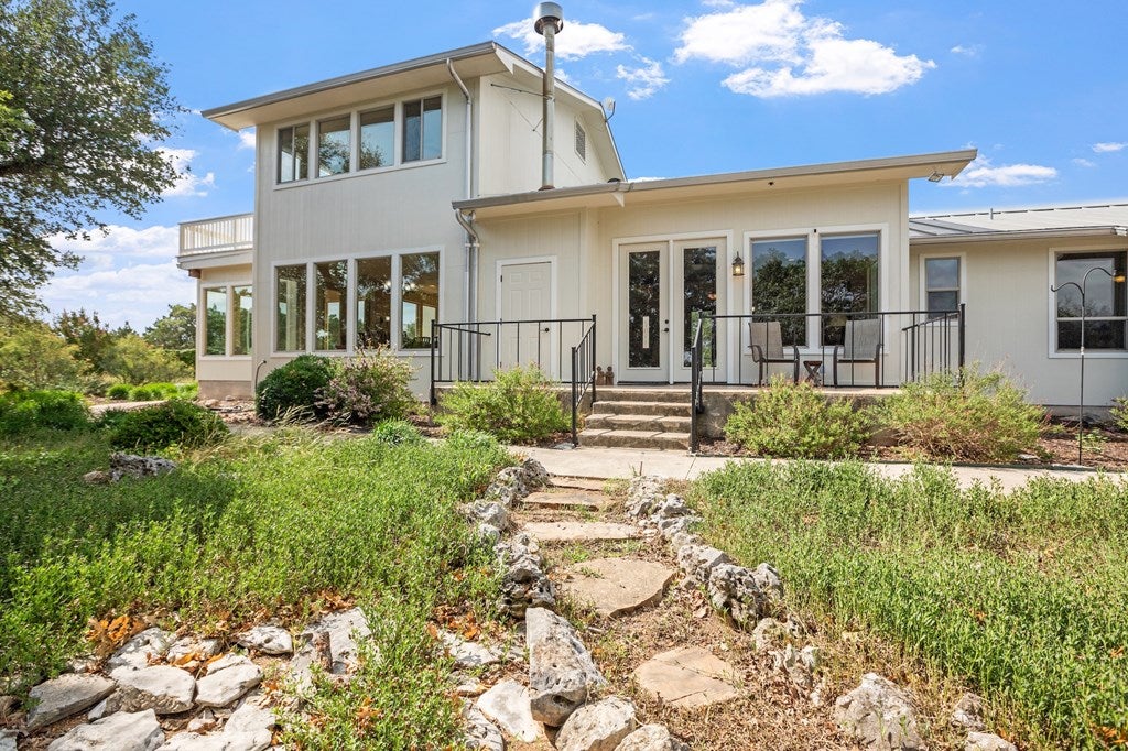 Fredericksburg, Texas, 78624, United States, 3 Bedrooms Bedrooms, ,4 BathroomsBathrooms,Residential,Active,1849215