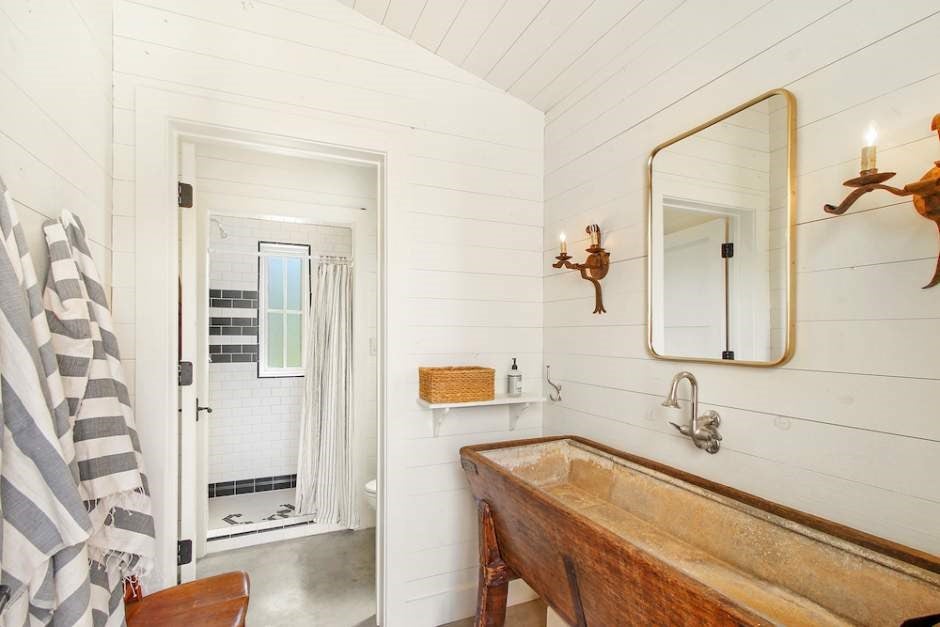 Fredericksburg, Texas, 78624, United States, 3 Bedrooms Bedrooms, ,4 BathroomsBathrooms,Residential,Active,1992222