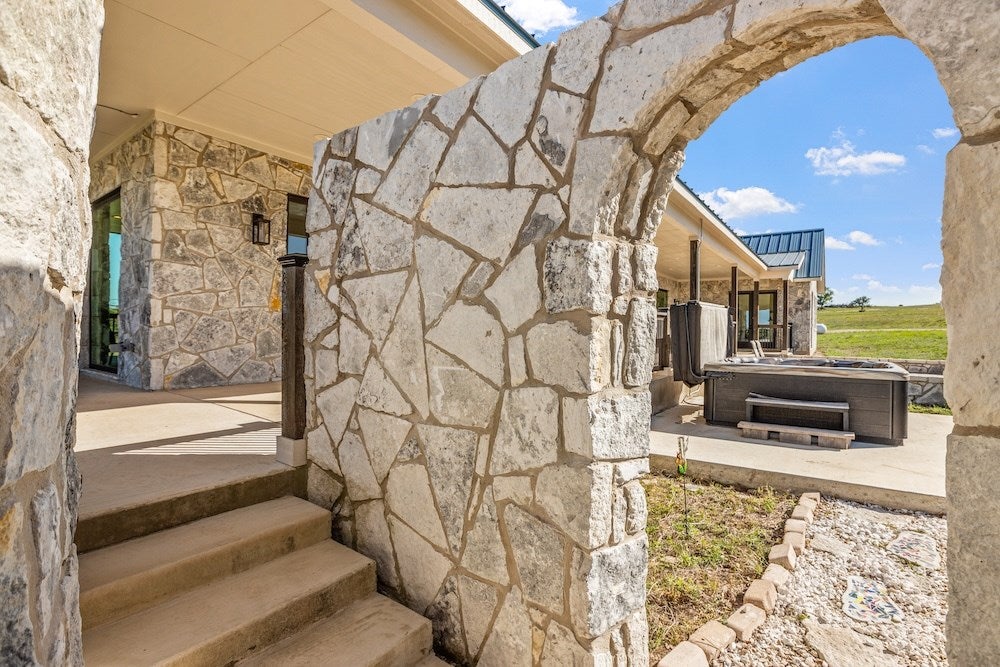 Fredericksburg, Texas, 78624, United States, 2 Bedrooms Bedrooms, ,3 BathroomsBathrooms,Residential,Active,1798077