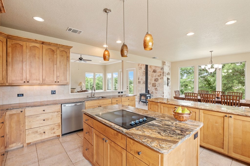 Fredericksburg, Texas, 78624, United States, 3 Bedrooms Bedrooms, ,4 BathroomsBathrooms,Residential,Active,1849215