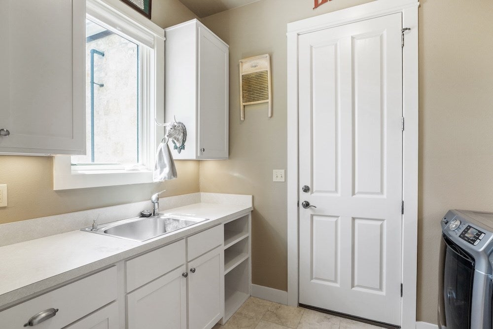 Fredericksburg, Texas, 78624, United States, 3 Bedrooms Bedrooms, ,5 BathroomsBathrooms,Residential,Active,1820474