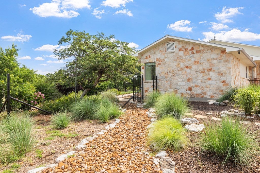 Fredericksburg, Texas, 78624, United States, 3 Bedrooms Bedrooms, ,4 BathroomsBathrooms,Residential,Active,1849215