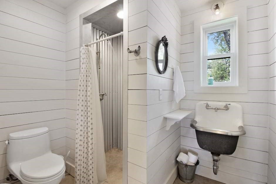 Fredericksburg, Texas, 78624, United States, 3 Bedrooms Bedrooms, ,4 BathroomsBathrooms,Residential,Active,1992222