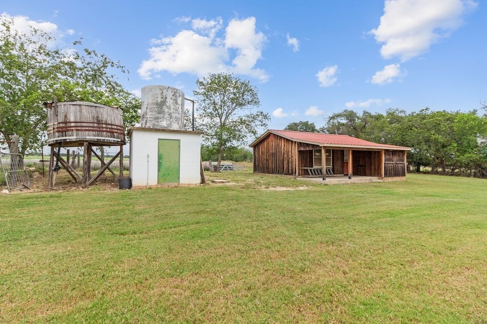 Fredericksburg, Texas, 78624, United States, 3 Bedrooms Bedrooms, ,4 BathroomsBathrooms,Residential,Active,1741684
