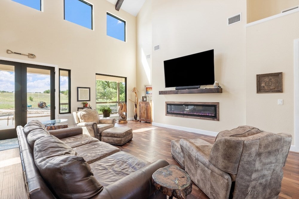 Fredericksburg, Texas, 78624, United States, 2 Bedrooms Bedrooms, ,3 BathroomsBathrooms,Residential,Active,1798077